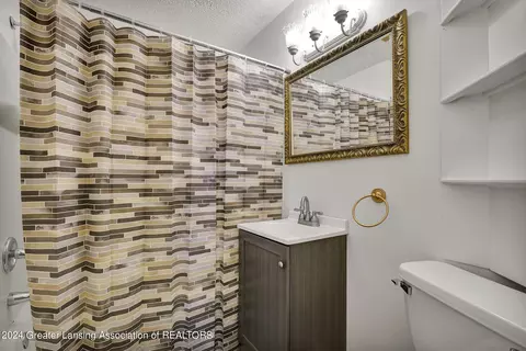 Bath - 116 Harriet Ave, Lansing, MI 48917 photo 1 of 2