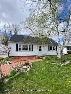1330 N Briarfield Dr, Lansing, MI 48910