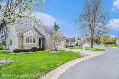 515 Burgenstock Dr, Lansing, MI 48917