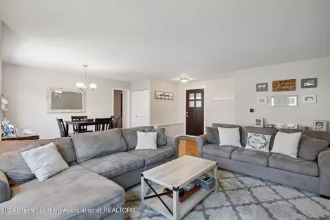 Living - 1733 Springfield Ln, Lansing, MI 48912 photo 2 of 2