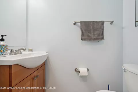 Bath - 1733 Springfield Ln, Lansing, MI 48912 photo 2 of 2