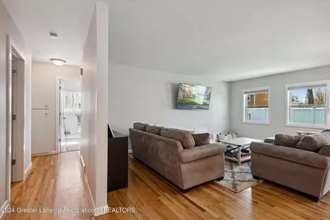 Living - 1733 Springfield Ln, Lansing, MI 48912 photo 1 of 2