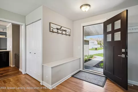 Entry Way - 1733 Springfield Ln, Lansing, MI 48912 photo 1 of 3