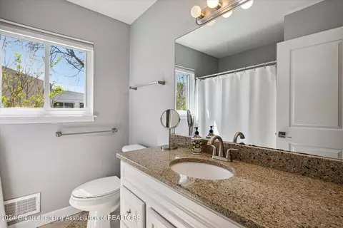 Bath - 1733 Springfield Ln, Lansing, MI 48912 photo 1 of 2