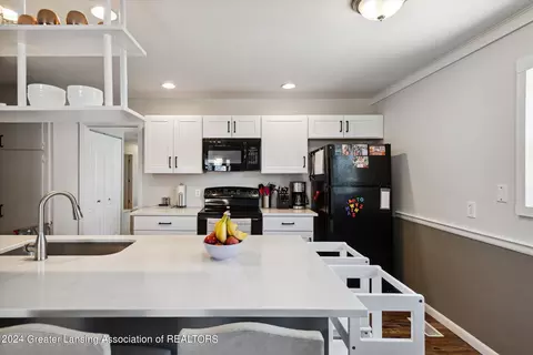 Kitchen - 1733 Springfield Ln, Lansing, MI 48912 photo 4 of 5