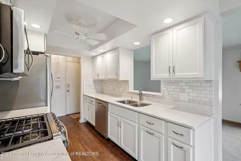 Kitchen - 13142 Schavey Rd, Dewitt, MI 48820 photo 5 of 7