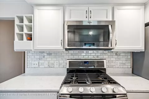 Kitchen - 13142 Schavey Rd, Dewitt, MI 48820 photo 3 of 7