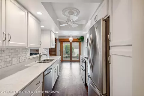 Kitchen - 13142 Schavey Rd, Dewitt, MI 48820 photo 4 of 7