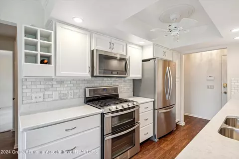 Kitchen - 13142 Schavey Rd, Dewitt, MI 48820 photo 6 of 7
