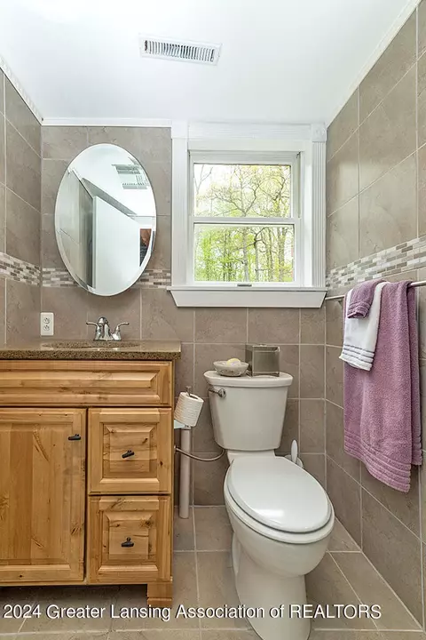 Bath - 6427 E Clark Rd, Bath, MI 48808 photo 4 of 5
