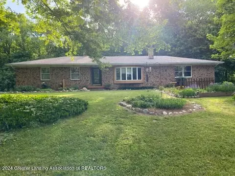 6427 E Clark Rd, Bath, MI 48808