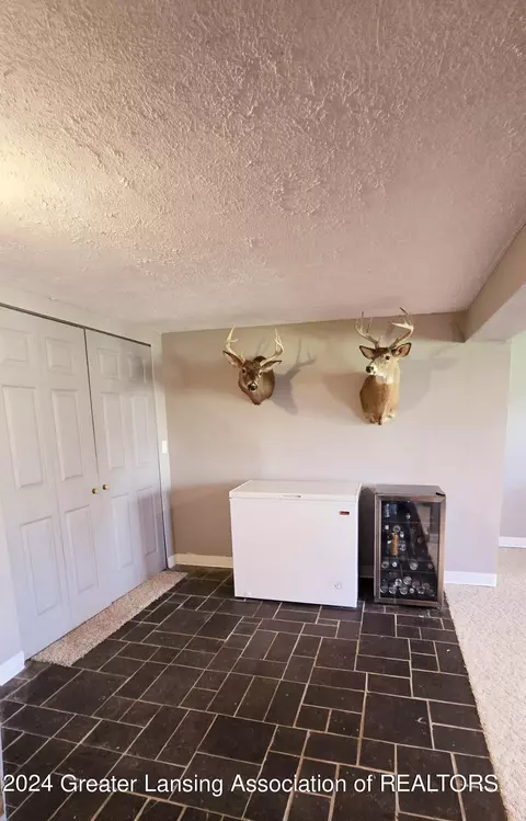 Kitchen - 10723 S Wright Rd, Eagle, MI 48822 photo 6 of 6