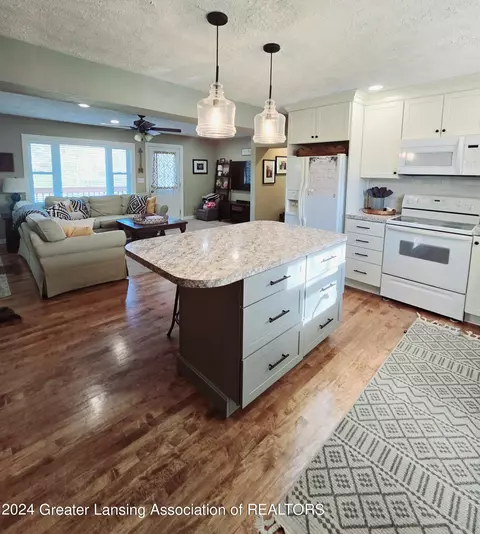Kitchen - 10723 S Wright Rd, Eagle, MI 48822 photo 1 of 6