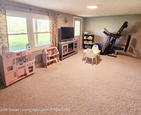 Living - 10723 S Wright Rd, Eagle, MI 48822 photo 7 of 9