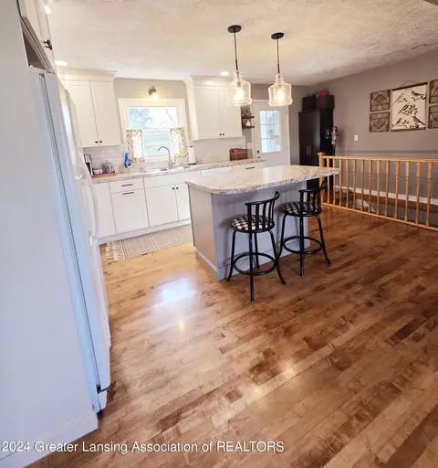 Kitchen - 10723 S Wright Rd, Eagle, MI 48822 photo 4 of 6