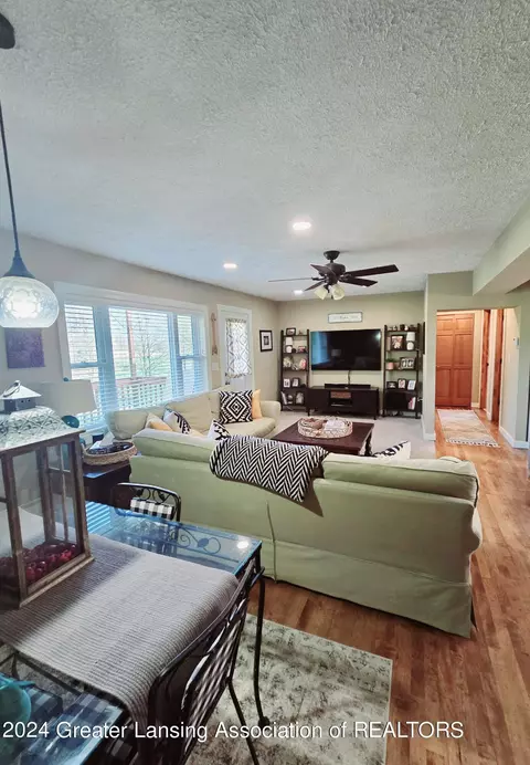 Living - 10723 S Wright Rd, Eagle, MI 48822 photo 3 of 9