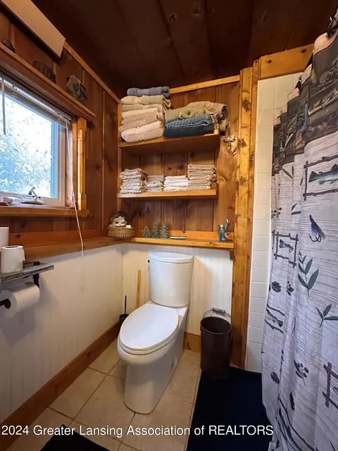 Bath - 5263 Pointview Dr, Harrison, MI 48625 photo 3 of 5