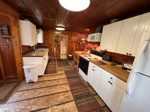 Kitchen - 5263 Pointview Dr, Harrison, MI 48625 photo 1 of 4