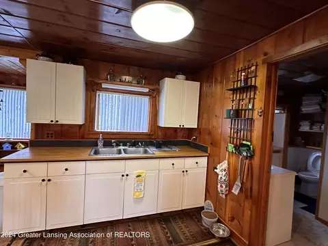 Bath - 5263 Pointview Dr, Harrison, MI 48625 photo 1 of 5