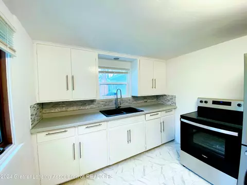 736 Spring St, Grand Ledge, MI 48837 photo 10
