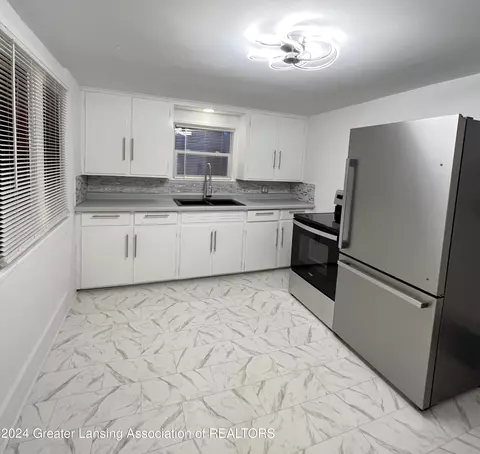 736 Spring St, Grand Ledge, MI 48837 photo 8