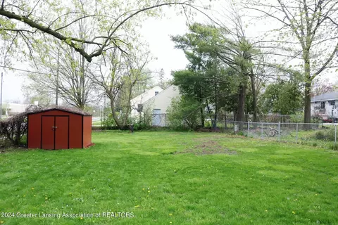 736 Spring St, Grand Ledge, MI 48837 photo 4