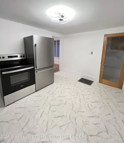 736 Spring St, Grand Ledge, MI 48837 photo 9