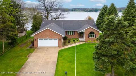 1072 Clubhouse Dr, Lake Isabella, MI 48893