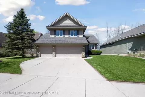 7800 Ashbrook Dr, Haslett, MI 48840