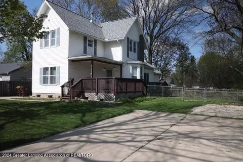 218 W Main St, Grand Ledge, MI 48837