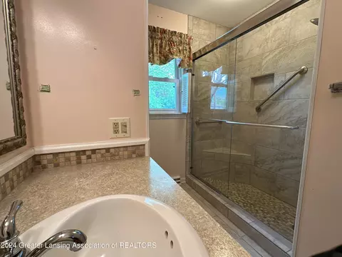 Bath - 1551 Sherbrook Rd, Lansing, MI 48906 photo 3 of 3