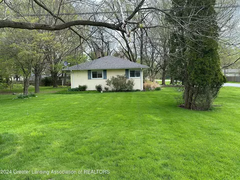 Exterior - 1551 Sherbrook Rd, Lansing, MI 48906 photo 4 of 5