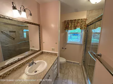 Bath - 1551 Sherbrook Rd, Lansing, MI 48906 photo 2 of 3
