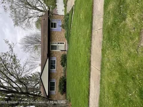 2813 Darien Dr, Lansing, MI 48912