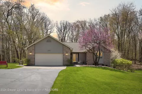 10359 Blackberry Ln, Haslett, MI 48840