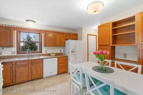 501 W Brunswick Dr, Dewitt, MI 48820 photo 17