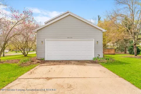 501 W Brunswick Dr, Dewitt, MI 48820 photo 4