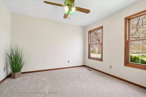 501 W Brunswick Dr, Dewitt, MI 48820 photo 8