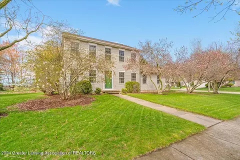 501 W Brunswick Dr, Dewitt, MI 48820 photo 2