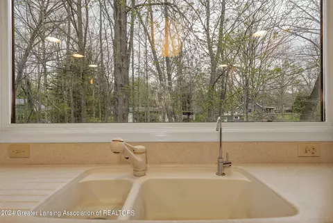 Kitchen - 4633 Jadestone Dr, Williamston, MI 48895 photo 5 of 5
