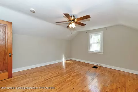 Bedroom - 528 Everett Dr, Lansing, MI 48915 photo 7 of 8