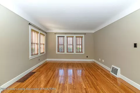 Living - 528 Everett Dr, Lansing, MI 48915 photo 4 of 4