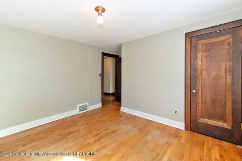 Bedroom - 528 Everett Dr, Lansing, MI 48915 photo 6 of 8