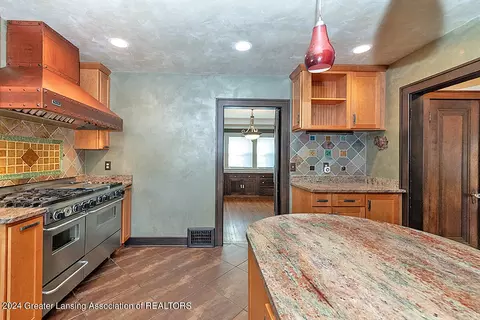Kitchen - 528 Everett Dr, Lansing, MI 48915 photo 3 of 6