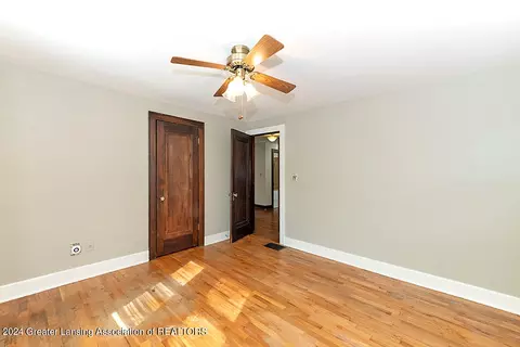 Bedroom - 528 Everett Dr, Lansing, MI 48915 photo 4 of 8