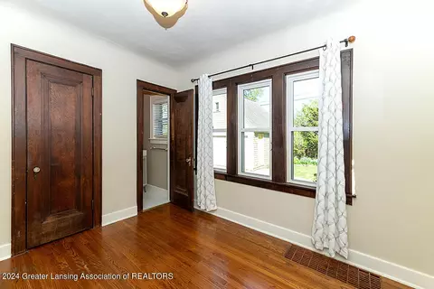 Bedroom - 528 Everett Dr, Lansing, MI 48915 photo 1 of 8