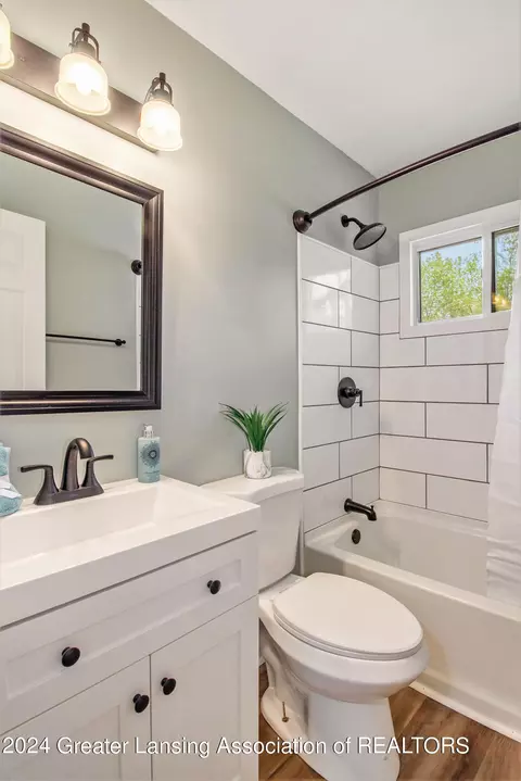 Bath - 578 Roselane Dr, Howell, MI 48843 photo 2 of 2