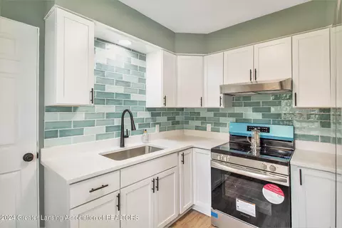 Kitchen - 578 Roselane Dr, Howell, MI 48843 photo 2 of 2