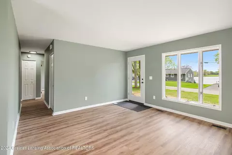 Living - 578 Roselane Dr, Howell, MI 48843 photo 2 of 3