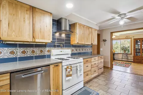 Kitchen - 3957 Dell Rd, Holt, MI 48842 photo 2 of 2